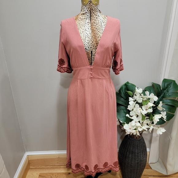 NWOT LULU'S BOHEMIAN CROCHET EYELET SLEEVE MIDI DRESS - Picture 2 of 10